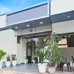 Super Hotel O Royal Retreat