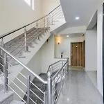 Super Hotel O Royal Retreat